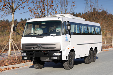 東風六驅30座越野型客車_190馬力城鄉村村通中巴車_6*6森林武警消防運兵車