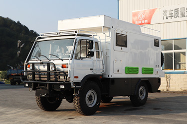 四驅EQ2070越野底盤改裝房車_190馬力4×4二噸半柴油運兵車旅居車_東風153個性化定制